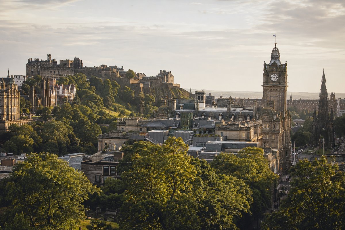 Illustrative skyline and architecture of Edinburgh